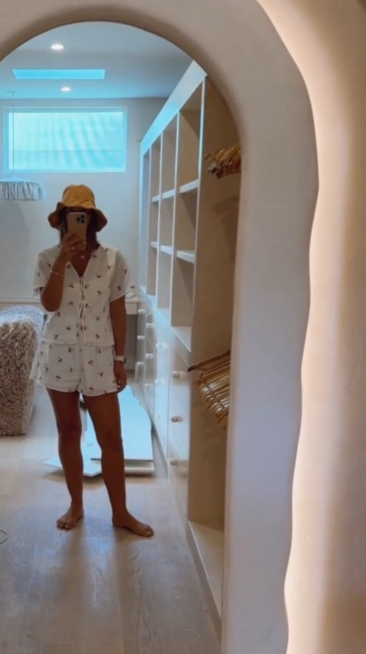 Very Cherry White Set