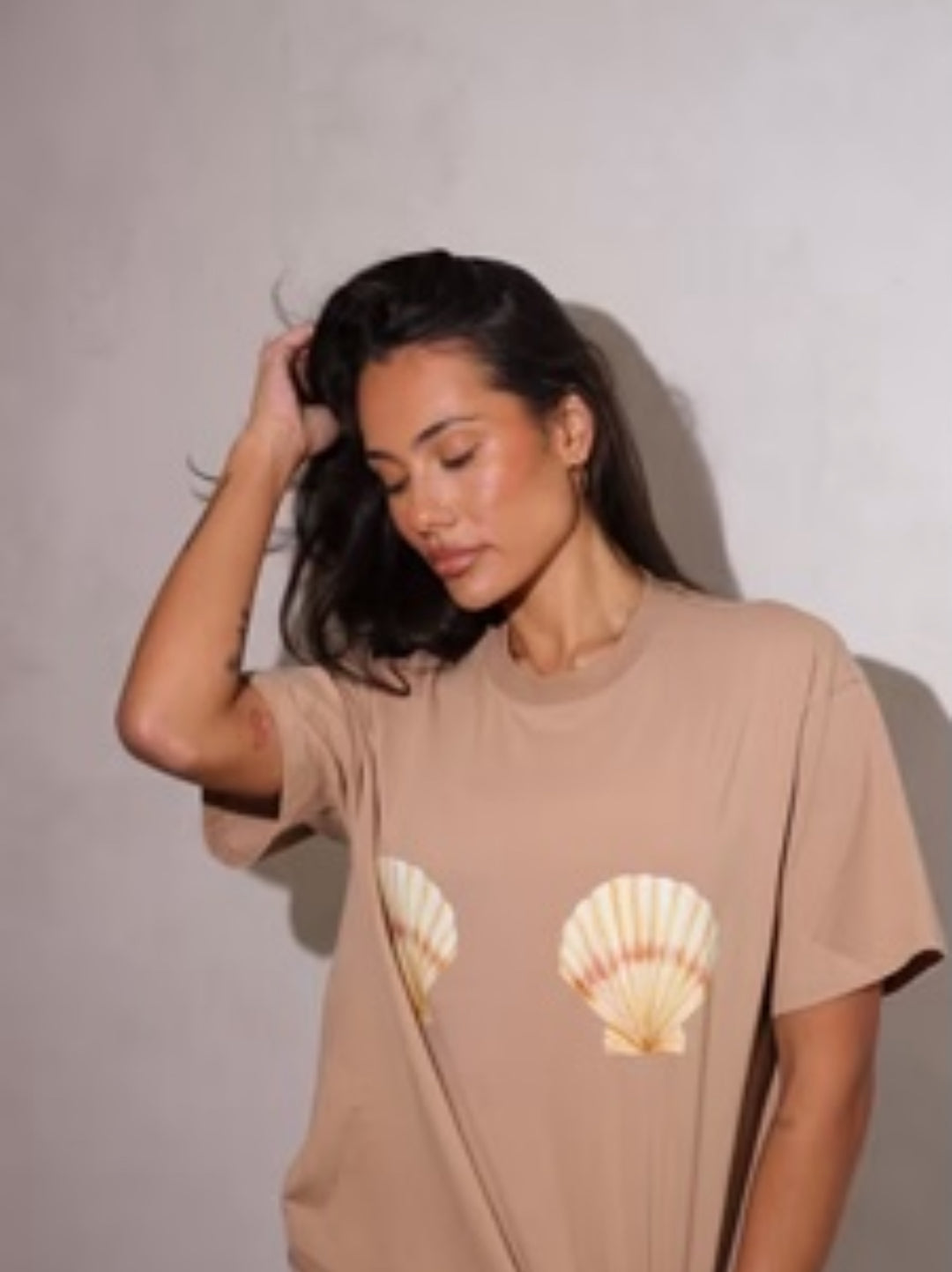 SHELBY Mocca Tee by Indigo & Wolfe