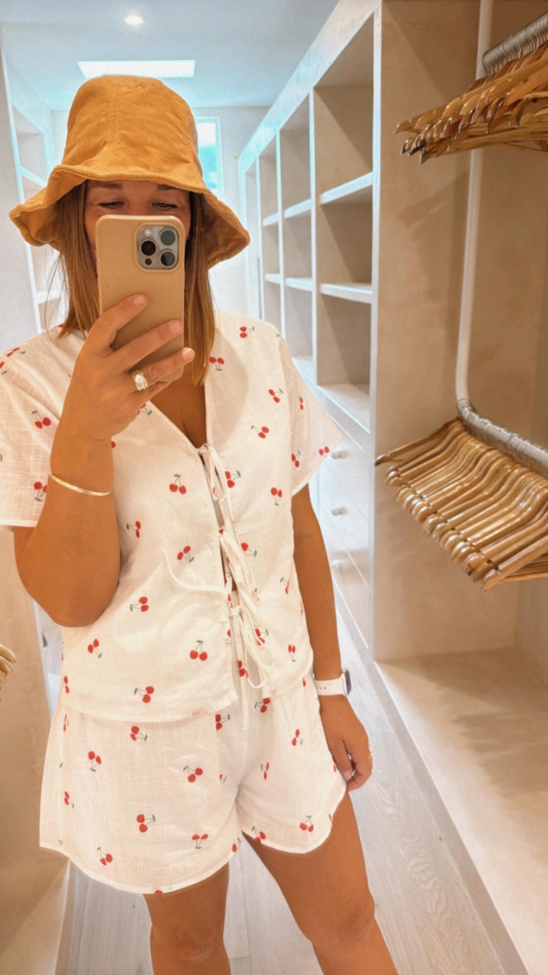 Very Cherry White Set